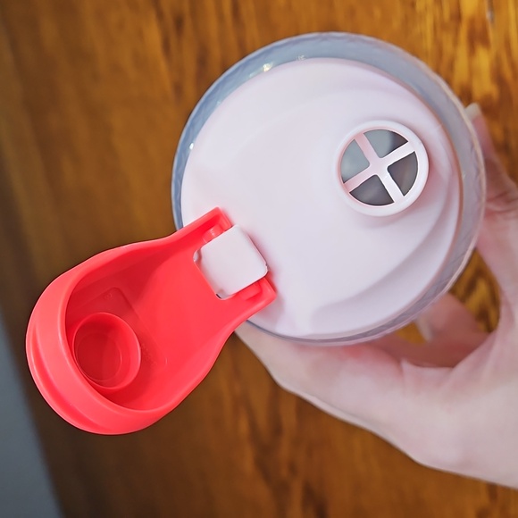 Zak! Strawberry Shortcake Water Bottle - Picture 5 of 8